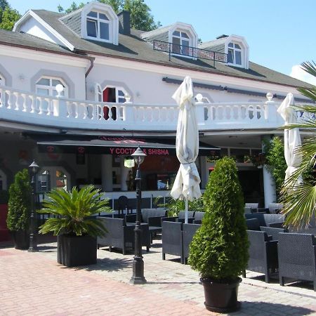 Y Panzio Bed & Breakfast Balatonlelle Dış mekan fotoğraf