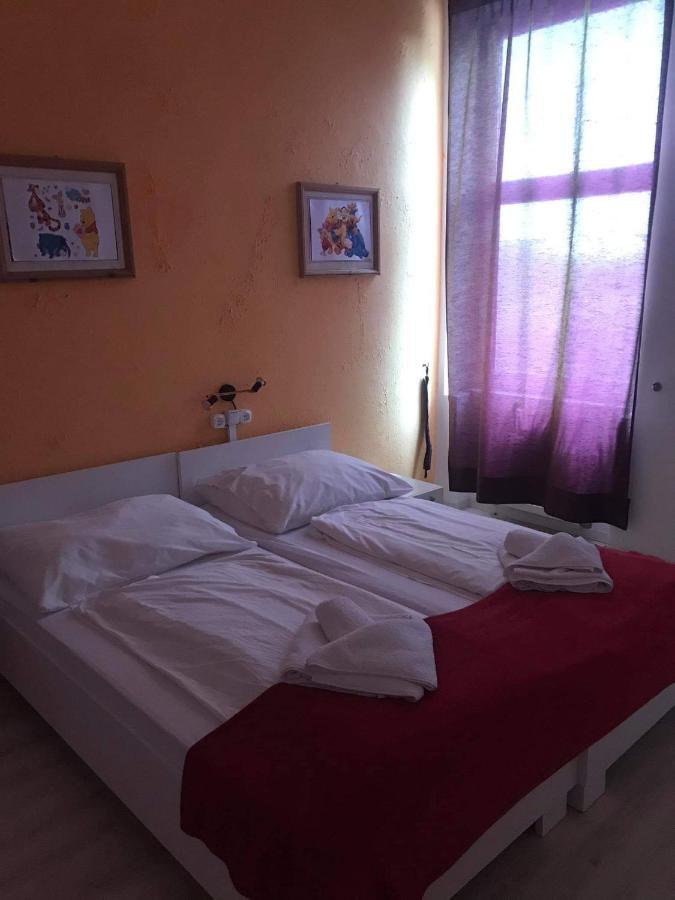 Y Panzio Bed & Breakfast Balatonlelle Dış mekan fotoğraf
