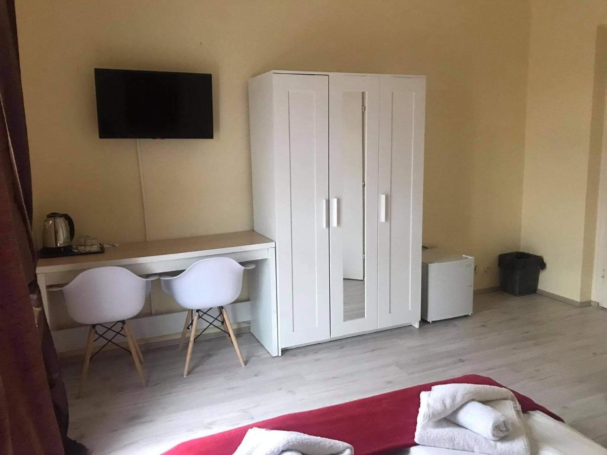 Y Panzio Bed & Breakfast Balatonlelle Dış mekan fotoğraf