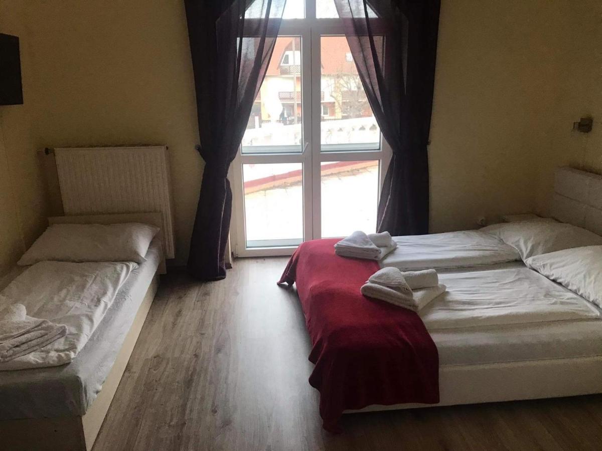 Y Panzio Bed & Breakfast Balatonlelle Dış mekan fotoğraf